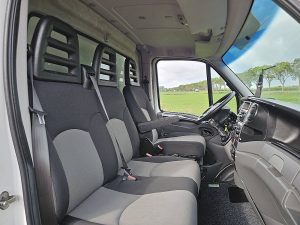 Wnętrze kabiny — Iveco DAILY 50C17 BE COMBI XXXL z 2015 roku