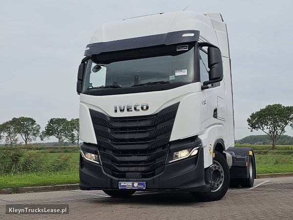 Iveco S-WAY AS440S48 z 2020 roku, ciągnik siodłowy z zagranicy — przód pojazdu