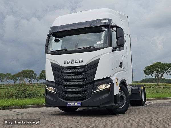 Iveco S-WAY AS440S48 z 2021 roku, ciągnik siodłowy z zagranicy — przód pojazdu
