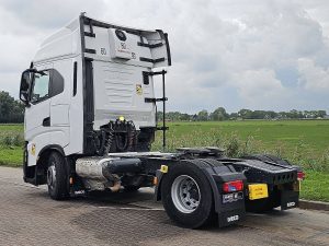 Strona kierowcy z tyłu — Iveco S-WAY AS440S48 z 2021 roku