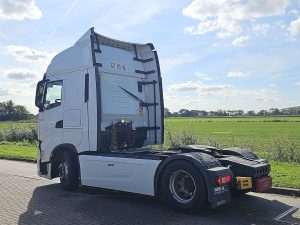 Strona kierowcy z tyłu — Iveco S-WAY AS440S48 z 2021 roku
