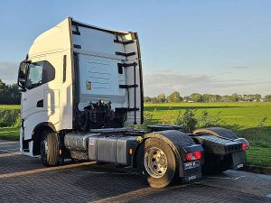 Strona kierowcy z tyłu — Iveco S-WAY AS440S49 z 2022 roku