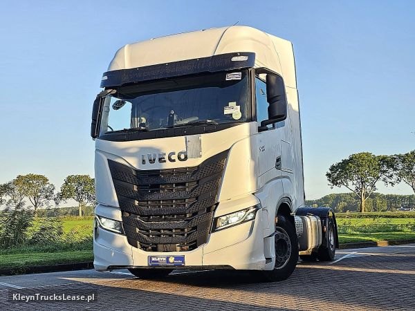 Iveco S-WAY AS440S49 z 2022 roku, ciągnik siodłowy z zagranicy — przód pojazdu