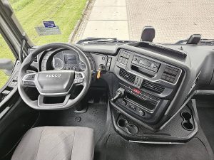 Deska rozdzielcza i stanowisko kierowcy — Iveco S-WAY AS440S49 dubble Tank z 2022 roku