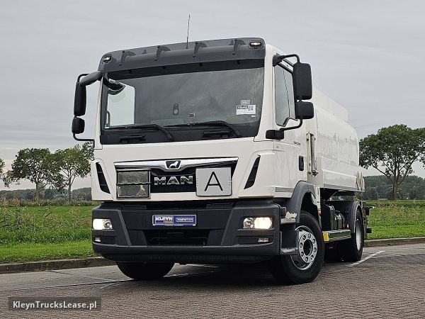 MAN 15.250 TGM 9000LTR FUEL +PUMP z 2018 roku, cysterna z zagranicy — przód pojazdu