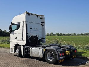 Strona kierowcy z tyłu — MAN 18.520 TGX z 2024 roku