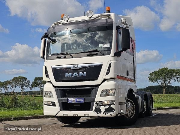MAN 26.500 TGX 6x2/2 BLS z 2017 roku, ciągnik siodłowy z zagranicy — przód pojazdu