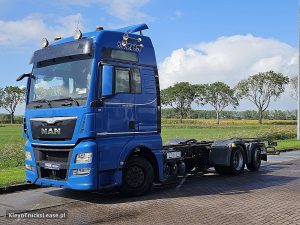 Strona kierowcy z przodu — MAN 26.560 TGX 6x2-4 Chassis z 2015 roku