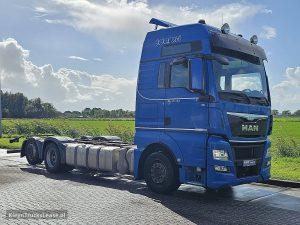 Strona pasażera z przodu — MAN 26.560 TGX 6x2-4 Chassis z 2015 roku