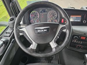 Wyposażenie specjalne wnętrza, ujęcie 2 — MAN 35.400 TGS Schmitz Mulde 8x6 z 2015 roku