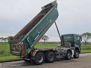 Strona pasażera z tyłu — MAN 35.400 TGS Schmitz Mulde 8x6 z 2015 roku