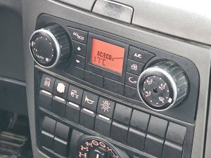 Wyposażenie specjalne wnętrza — MAN 35.400 TGS Schmitz Mulde 8x6 z 2015 roku