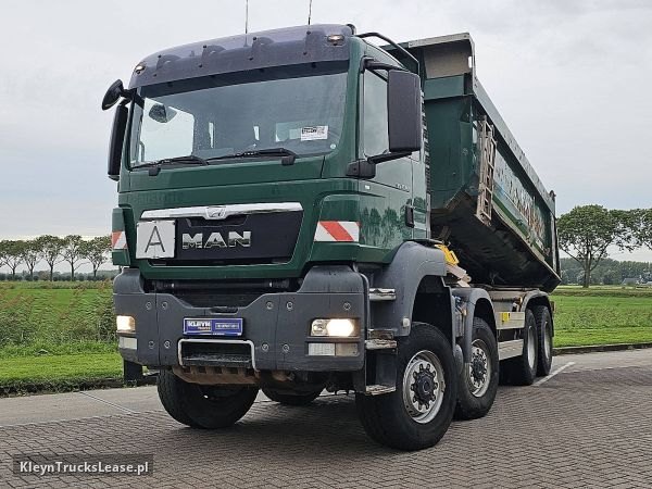 MAN 35.400 TGS Schmitz Mulde 8x6 z 2015 roku, wywrotka z zagranicy — przód pojazdu