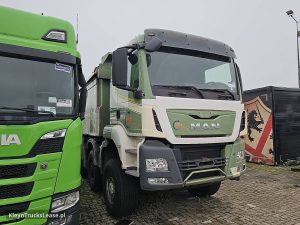 Strona pasażera z przodu — MAN 49.460 TGS 10X8 BB 22M3 TIPPER z 2018 roku