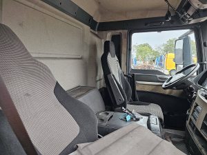 Wnętrze kabiny — MAN 49.460 TGS 10X8 BB 22M3 TIPPER z 2018 roku