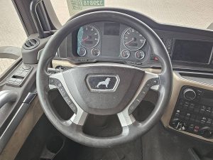 Wyposażenie specjalne wnętrza — MAN 49.460 TGS 10X8 BB 22M3 TIPPER z 2018 roku