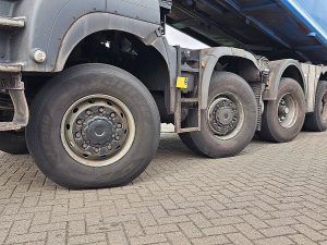 Opony z dobrym bieżnikiem — MAN 49.460 TGS 10X8 BB 22M3 TIPPER z 2019 roku