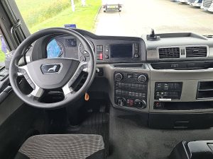 Deska rozdzielcza i stanowisko kierowcy — MAN 49.460 TGS 10X8 BB 22M3 TIPPER z 2019 roku