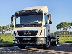 Przód pojazdu — MAN 8.220 TGL PTO AIRCO WB305 z 2018 roku