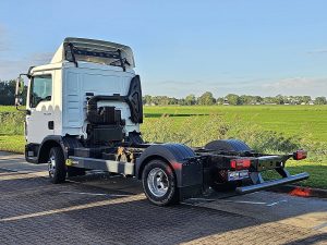 Strona kierowcy z tyłu — MAN 8.220 TGL PTO AIRCO WB305 z 2018 roku