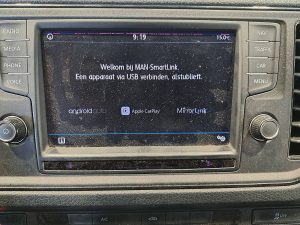 Ekran z Apple CarPlay — MAN TGE 3.180 z 2019 roku