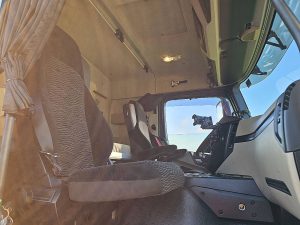 Wnętrze kabiny — Mercedes-Benz ACTROS 1840 ADR EXIII  FL OX AT z 2016 roku