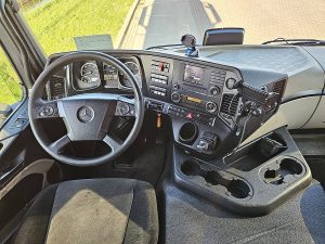 Deska rozdzielcza i stanowisko kierowcy — Mercedes-Benz ACTROS 1840 ADR EXIII  FL OX AT z 2016 roku