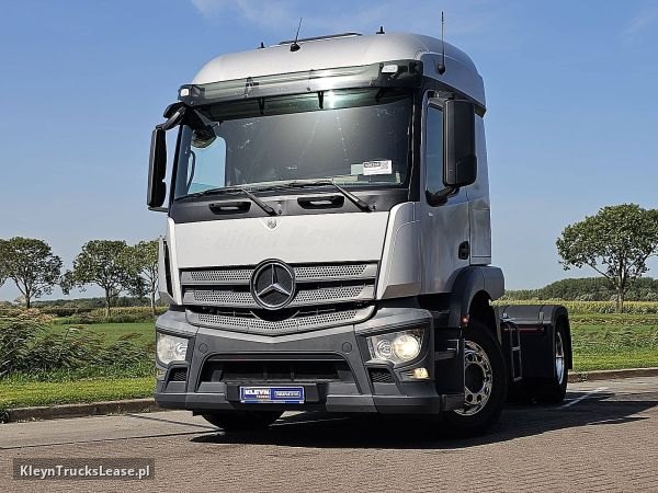 Mercedes-Benz ACTROS 1843 z 2014 roku, ciągnik siodłowy z zagranicy — przód pojazdu