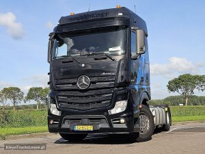 Przód pojazdu — Mercedes-Benz ACTROS 1845 LS z 2015 roku