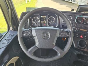 Wyposażenie specjalne wnętrza, ujęcie 3 — Mercedes-Benz ACTROS 1845 LS z 2015 roku