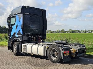Strona kierowcy z tyłu — Mercedes-Benz ACTROS 1845 LS z 2015 roku