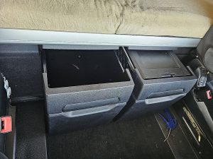 Wyposażenie specjalne wnętrza — Mercedes-Benz ACTROS 1845 LS z 2015 roku