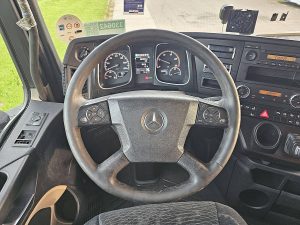 Wyposażenie specjalne wnętrza, ujęcie 3 — Mercedes-Benz ACTROS 2642 LS z 2015 roku
