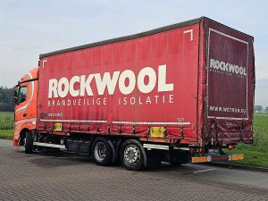 Strona kierowcy z tyłu — Mercedes-Benz ACTROS 2642 LS z 2015 roku