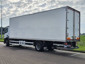 Strona kierowcy z tyłu — Mercedes-Benz ANTOS 1830 z 2019 roku
