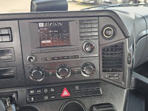Wyposażenie specjalne wnętrza, ujęcie 4 — Mercedes-Benz AROCS 1843 495TKM z 2016 roku