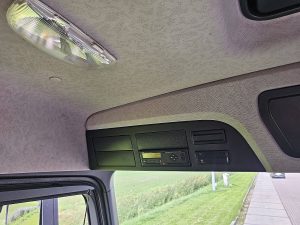 Wyposażenie specjalne wnętrza — Mercedes-Benz AROCS 1843 495TKM z 2016 roku
