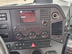 Wyposażenie specjalne wnętrza, ujęcie 5 — Mercedes-Benz AROCS 3240 z 2016 roku