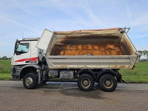 Wyposażenie specjalne — Mercedes-Benz AROCS 3343 6x6 z 2016 roku