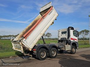 Strona pasażera z tyłu — Mercedes-Benz AROCS 3343 6x6 z 2016 roku