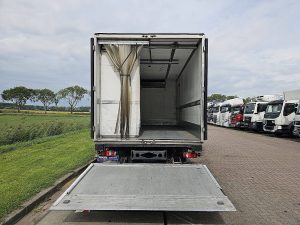 Przestrzeń ładunkowa — Mercedes-Benz ATEGO 1222 MANUAL AIRCO TK z 2011 roku