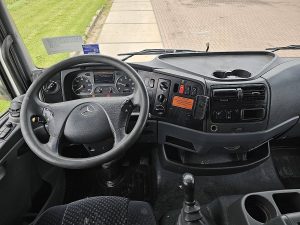Deska rozdzielcza i stanowisko kierowcy — Mercedes-Benz ATEGO 1222 MANUAL AIRCO TK z 2011 roku