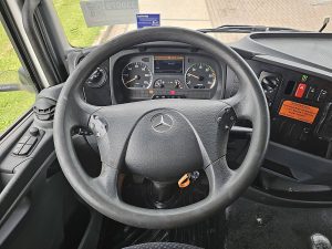 Wyposażenie specjalne wnętrza — Mercedes-Benz ATEGO 1222 MANUAL AIRCO TK z 2011 roku