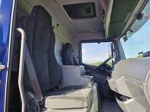 Wnętrze kabiny — Mercedes-Benz ATEGO 1223 FRC 12-28 LIFT A/C z 2023 roku