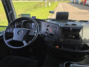 Deska rozdzielcza i stanowisko kierowcy — Mercedes-Benz ATEGO 1223 FRC 12-28 LIFT A/C z 2023 roku