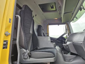 Wnętrze kabiny — Mercedes-Benz ATEGO 1224 Airco 6cyll Laadklep z 2016 roku