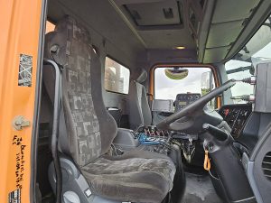 Wnętrze kabiny — Mercedes-Benz ATEGO 1518 FAUN VIAJET EURO5 z 2008 roku