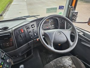 Deska rozdzielcza i stanowisko kierowcy — Mercedes-Benz ATEGO 1518 FAUN VIAJET EURO5 z 2008 roku
