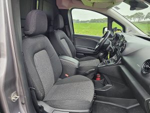 Wnętrze kabiny — Mercedes-Benz CITAN 110 CDI L1 Mbux PRO 95Pk! z 2022 roku