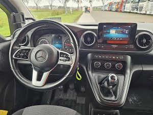 Deska rozdzielcza i stanowisko kierowcy — Mercedes-Benz CITAN 110 CDI L1 Mbux PRO 95Pk! z 2022 roku